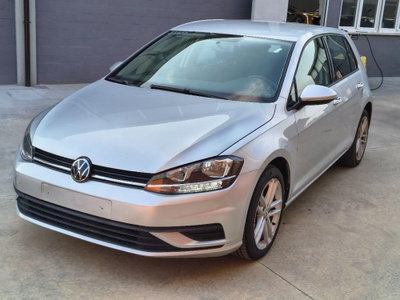 Volkswagen Golf 1.0 TSI 115 CV 5p. Trendline BlueMotion (2)
