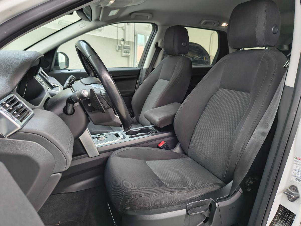 Land Rover Discovery Sport 2.0 TD4 150 CV HSE Luxury (15)