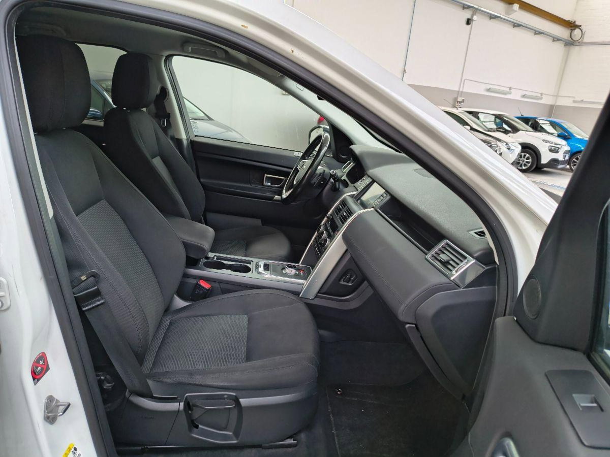 Land Rover Discovery Sport 2.0 TD4 150 CV HSE Luxury (9)