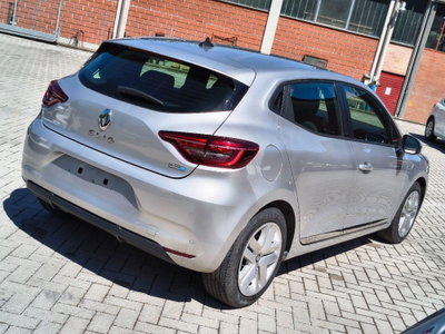 Renault Clio Full Hybrid E-Tech 140 CV 5 porte Zen (8)