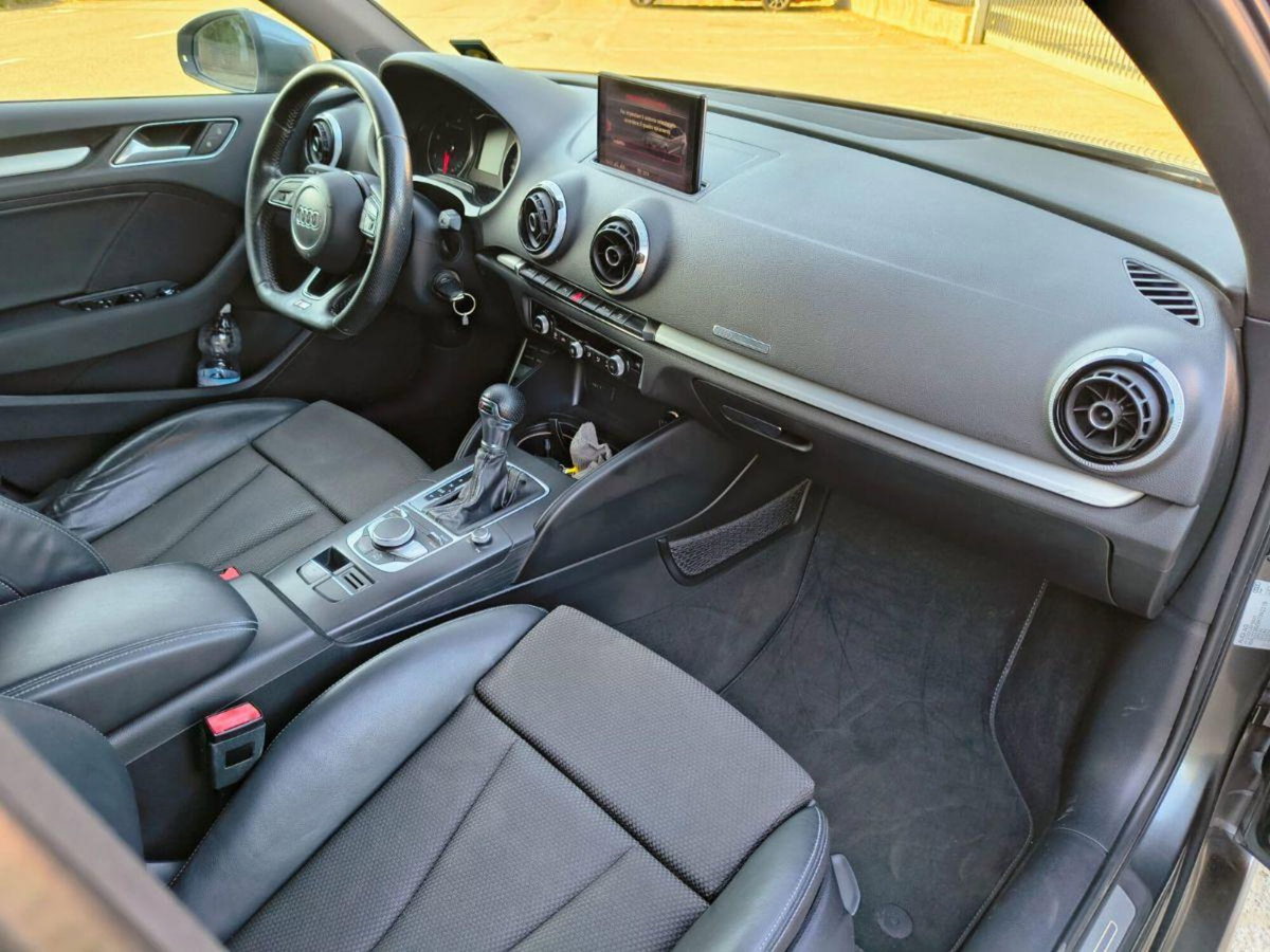 Audi A4 2.0 TDI 150 CV ultra S tronic Sport (16)