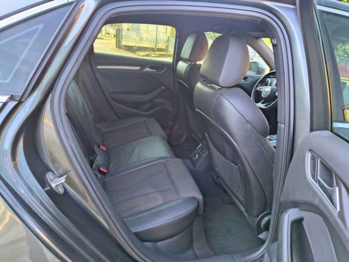 Audi A4 2.0 TDI 150 CV ultra S tronic Sport (17)