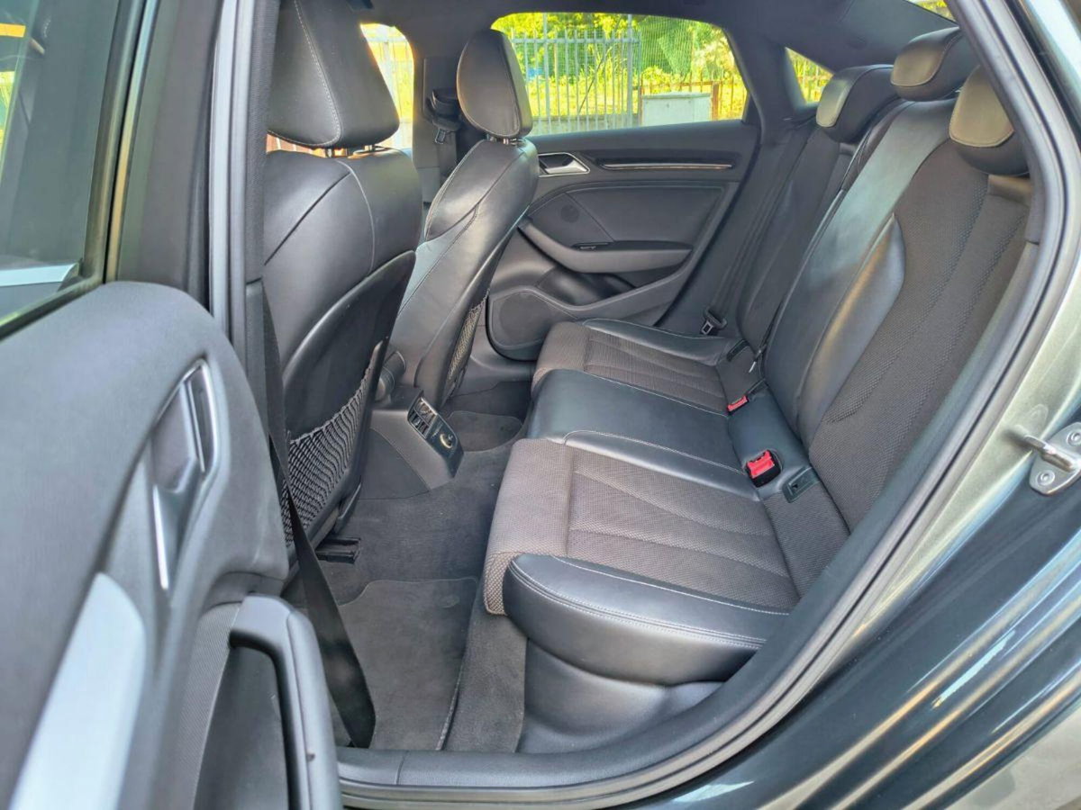 Audi A4 2.0 TDI 150 CV ultra S tronic Sport (18)