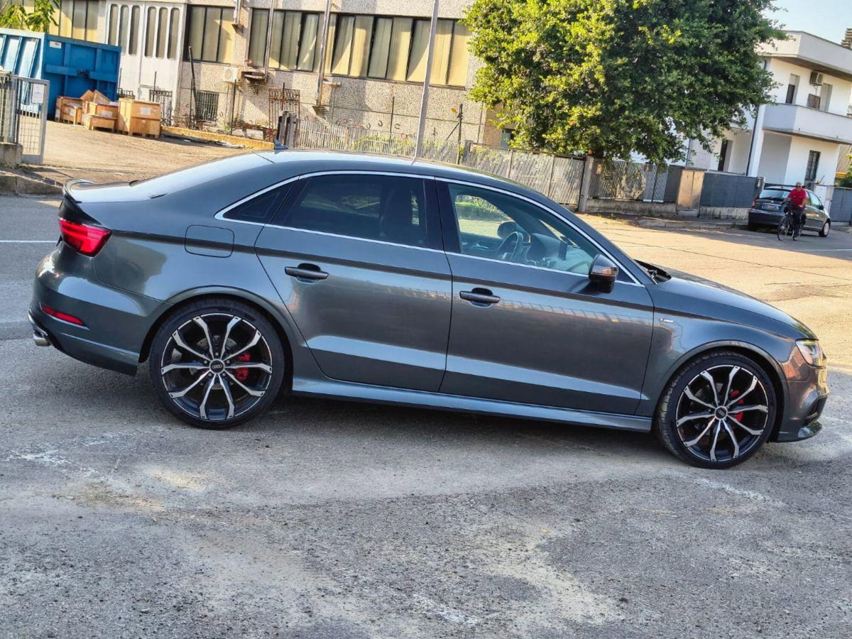 Audi A4 2.0 TDI 150 CV ultra S tronic Sport (9)