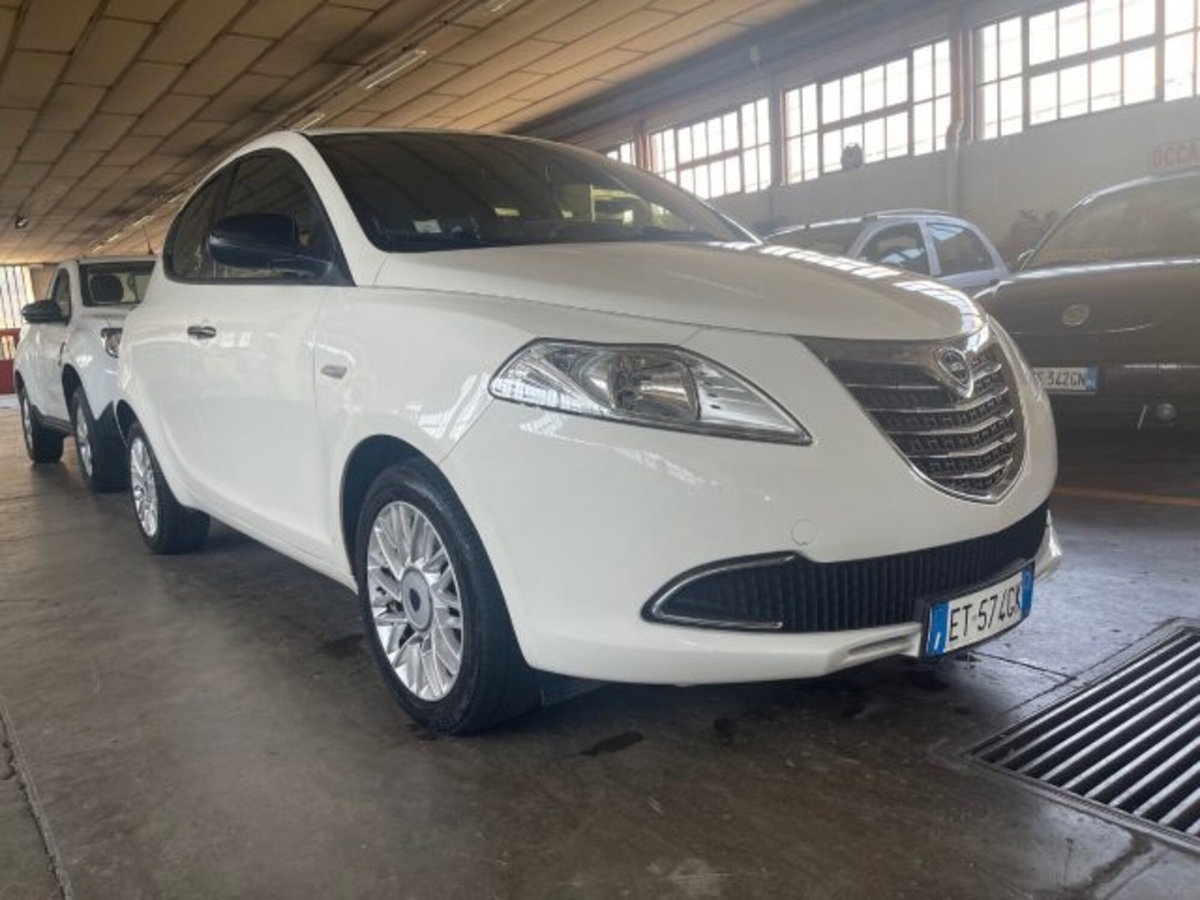 Lancia Ypsilon 0.9 TwinAir 85 CV 5 porte S&S Gold