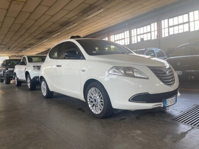Lancia Ypsilon 0.9 TwinAir 85 CV 5 porte S&S Gold (6)