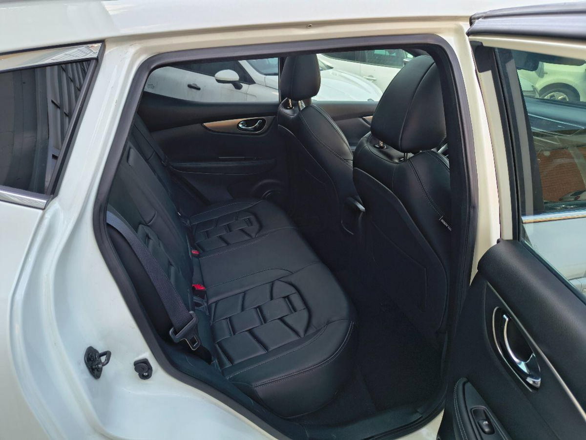 Nissan Qashqai 1.6 dCi 4WD Tekna (12)
