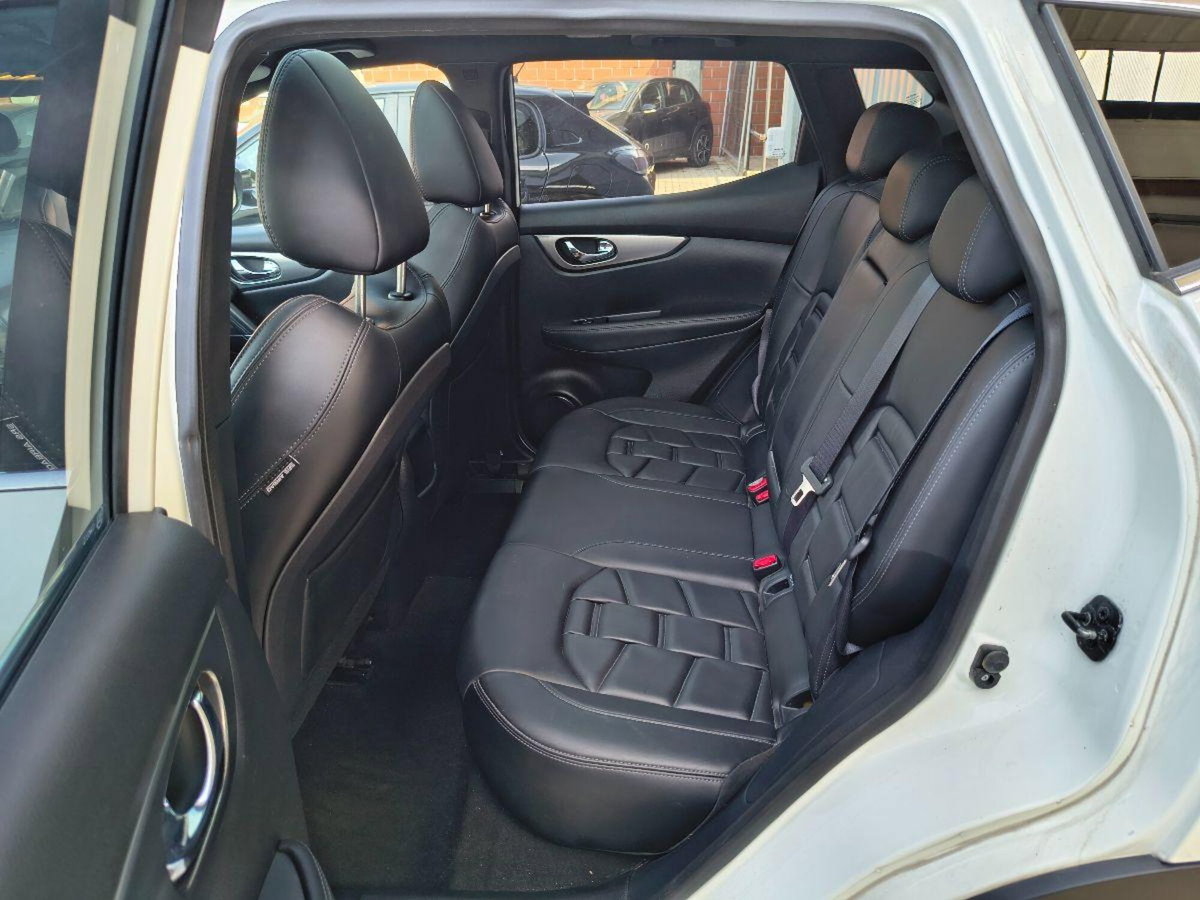 Nissan Qashqai 1.6 dCi 4WD Tekna (13)