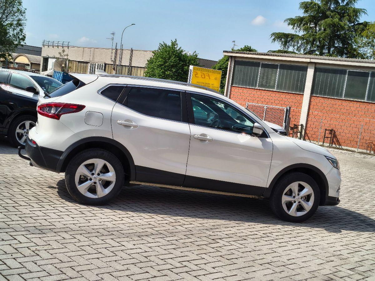 Nissan Qashqai 1.6 dCi 4WD Tekna (9)