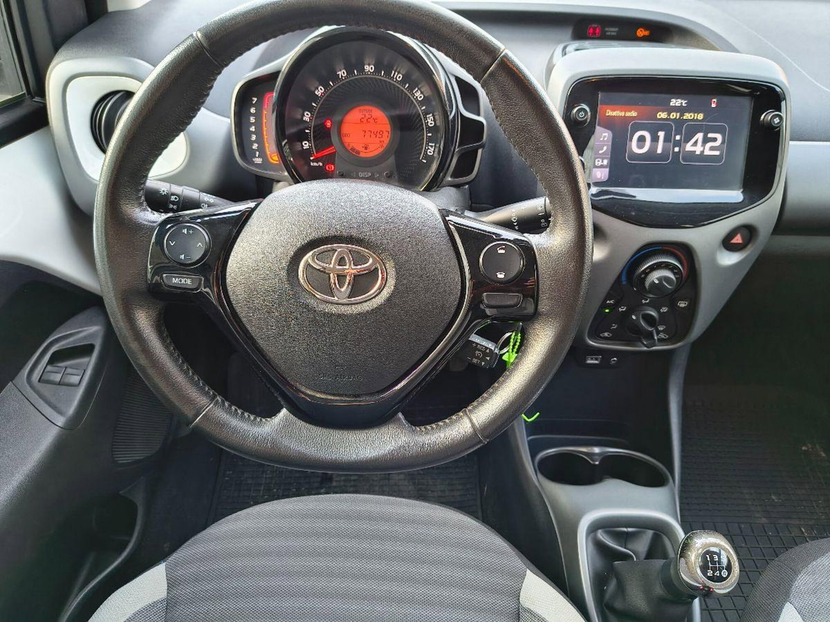 Toyota Aygo 1.0 VVT-i 72 CV 5 porte x-fun (13)