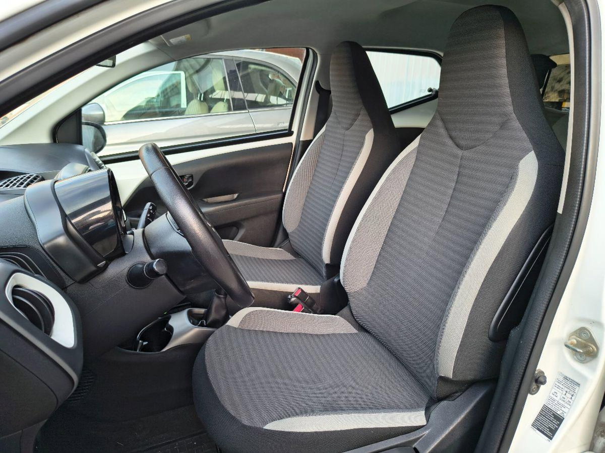 Toyota Aygo 1.0 VVT-i 72 CV 5 porte x-fun (14)