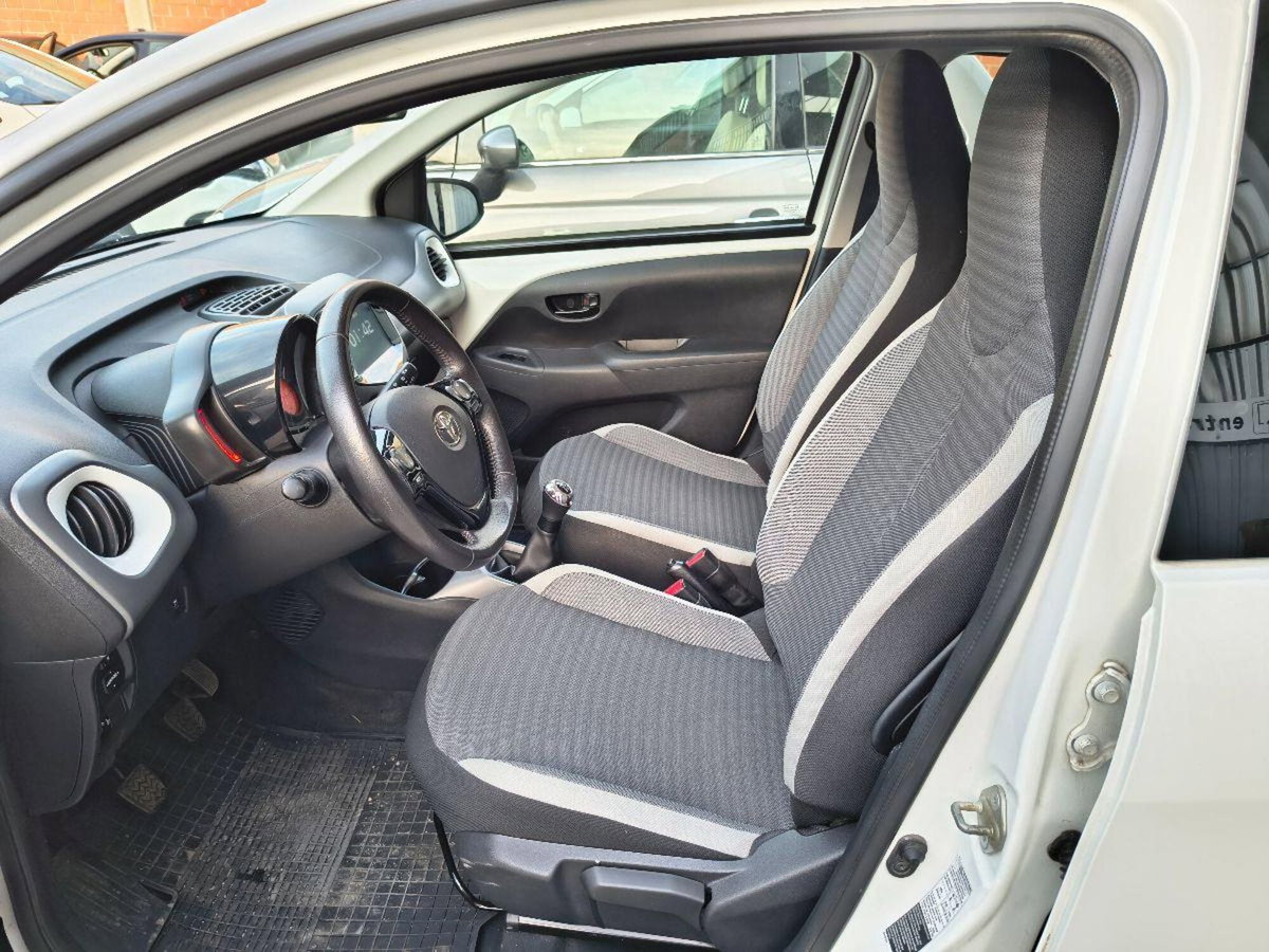Toyota Aygo 1.0 VVT-i 72 CV 5 porte x-fun (15)