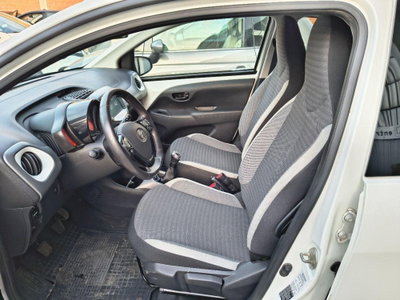 Toyota Aygo 1.0 VVT-i 72 CV 5 porte x-fun (15)