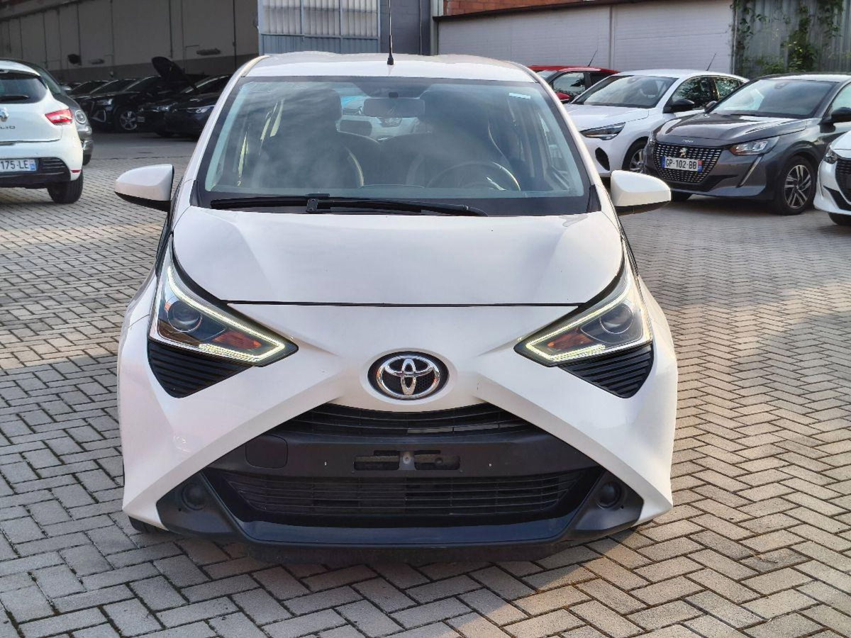 Toyota Aygo 1.0 VVT-i 72 CV 5 porte x-fun (2)