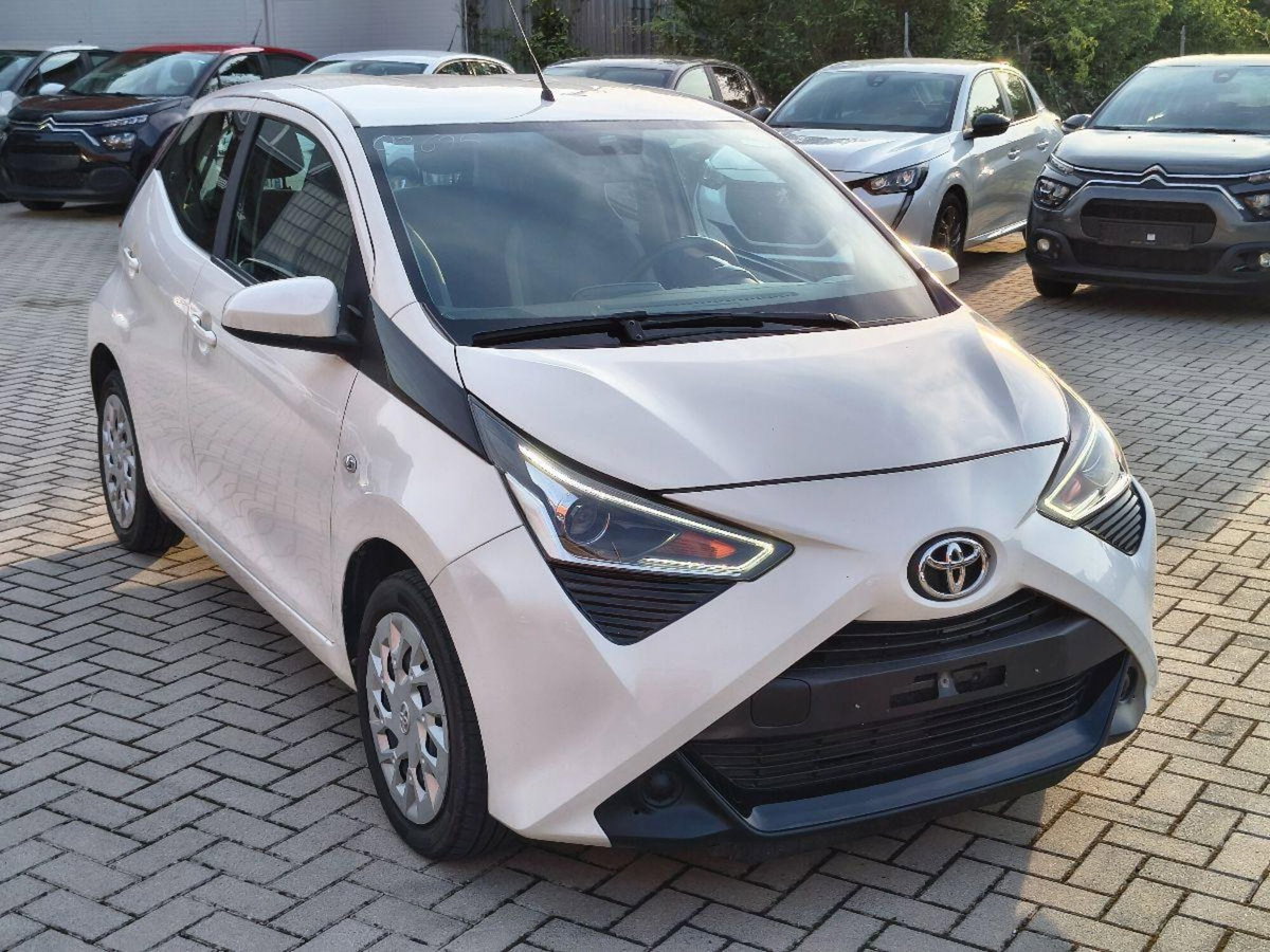 Toyota Aygo 1.0 VVT-i 72 CV 5 porte x-fun (3)