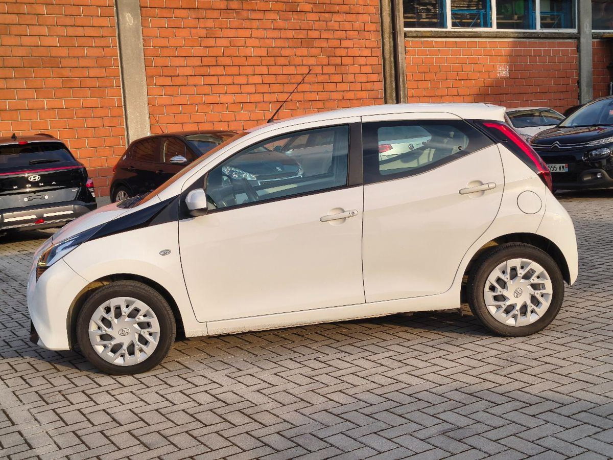 Toyota Aygo 1.0 VVT-i 72 CV 5 porte x-fun (4)