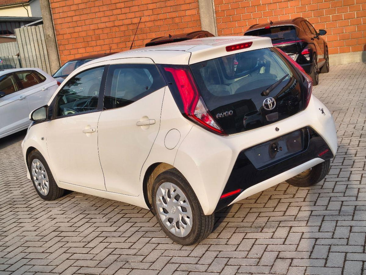 Toyota Aygo 1.0 VVT-i 72 CV 5 porte x-fun (5)