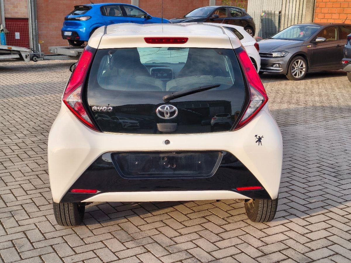 Toyota Aygo 1.0 VVT-i 72 CV 5 porte x-fun (6)