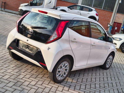 Toyota Aygo 1.0 VVT-i 72 CV 5 porte x-fun (7)