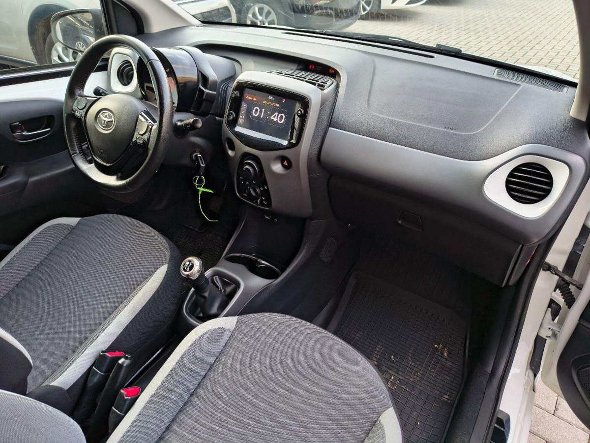 Toyota Aygo 1.0 VVT-i 72 CV 5 porte x-fun (9)