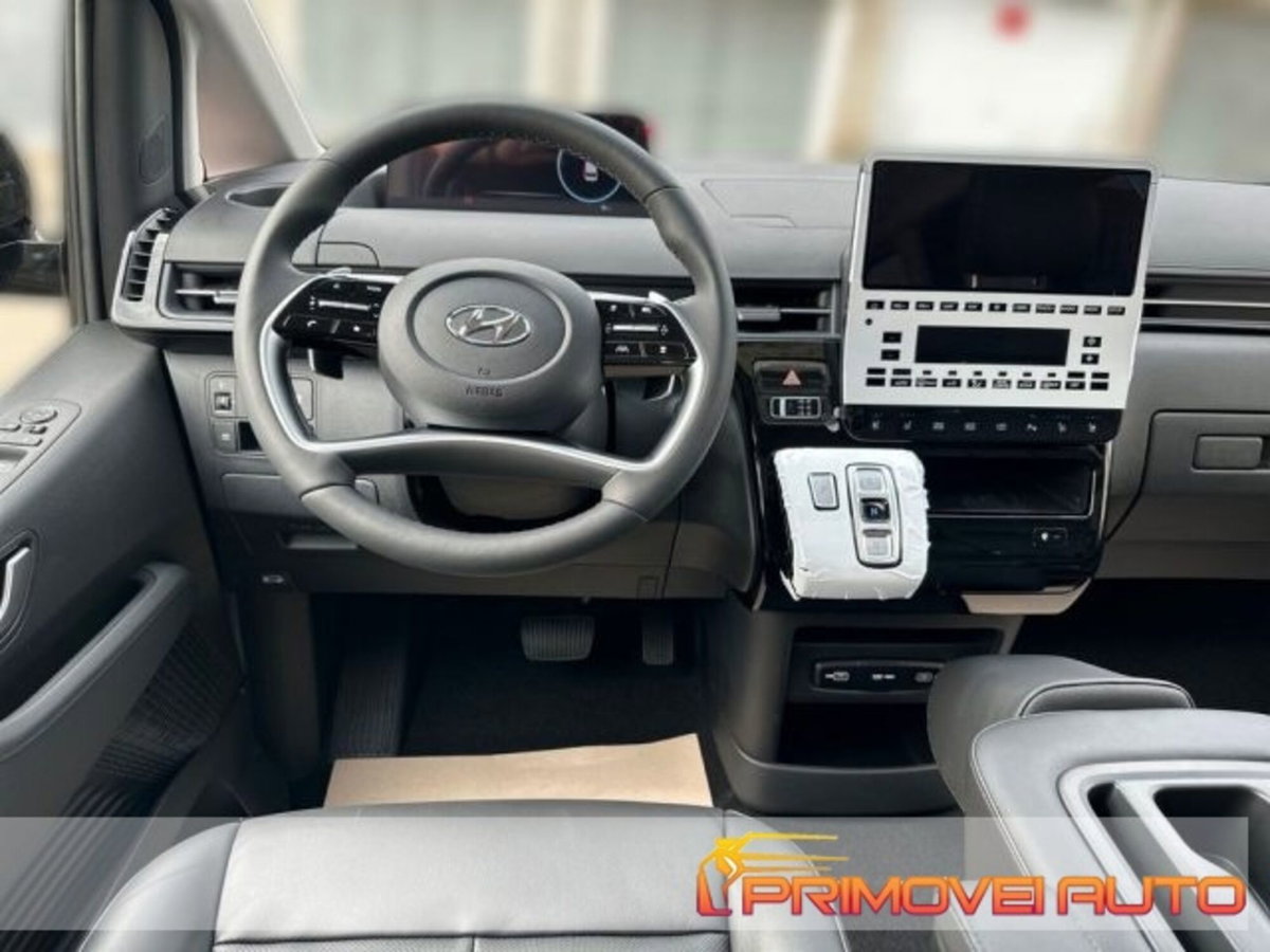 Hyundai Staria 2.2 awd auto