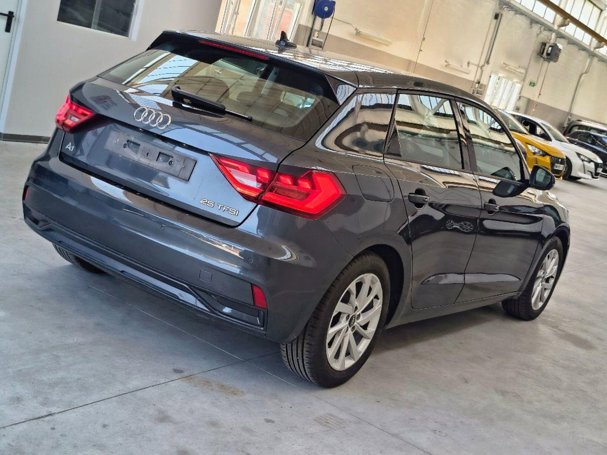 Audi A1 Sportback 25 TFSI Admired (7)