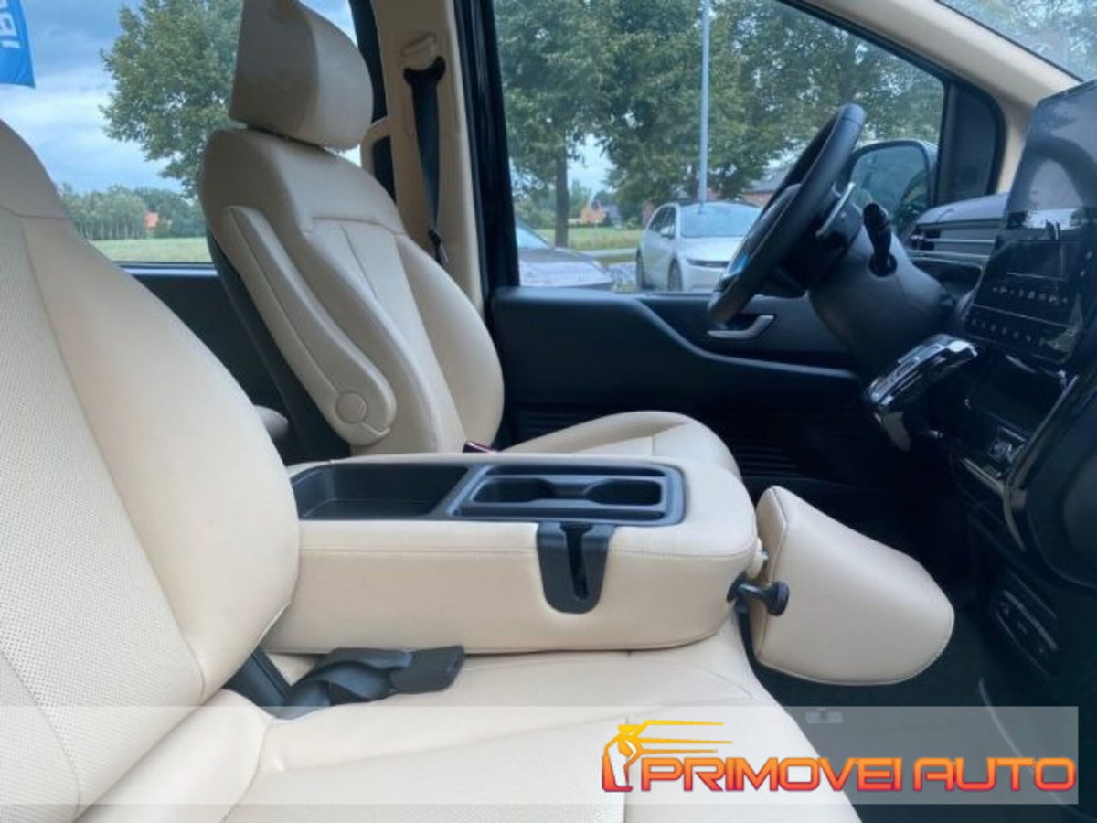 Hyundai Staria 2.2 awd auto