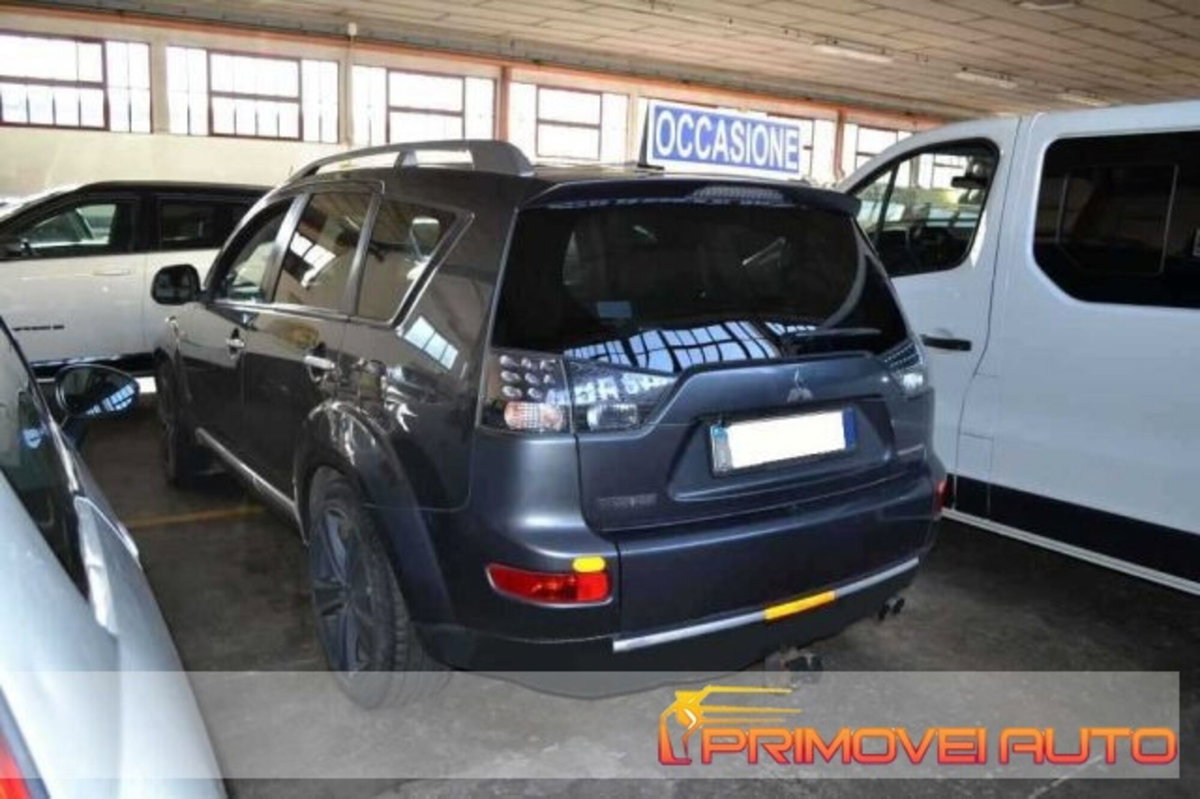 Mitsubishi Outlander 2.0 DI-D Instyle 7 p.ti DPF (3)