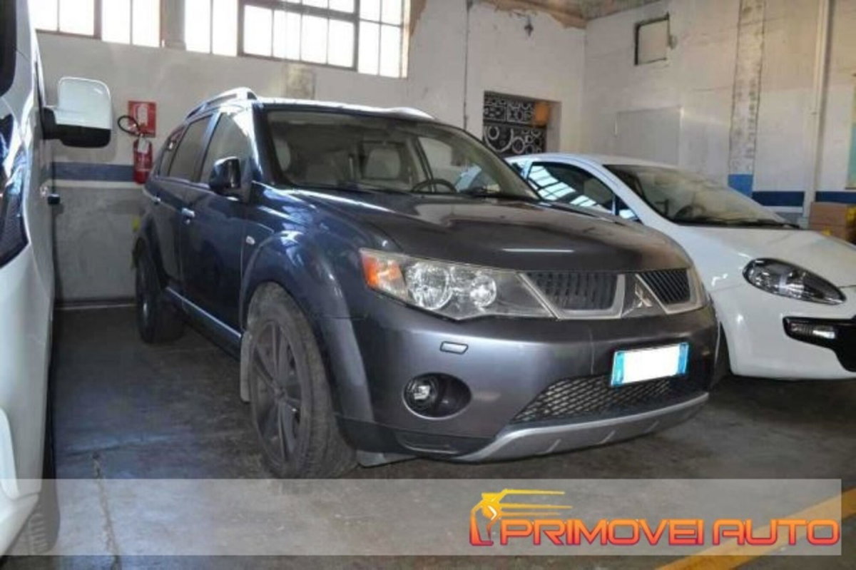 Mitsubishi Outlander 2.0 DI-D Instyle 7 p.ti DPF (5)