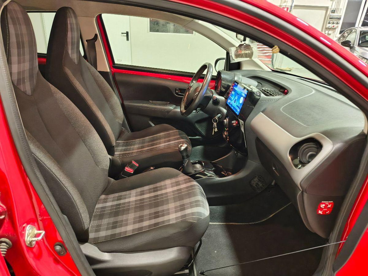 Peugeot 108 72 5 porte Style (9)