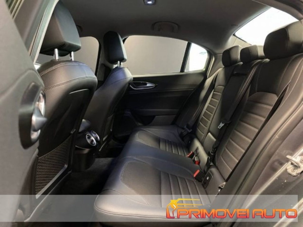 Alfa Romeo Giulia 2.2 Turbodiesel 150 CV AT8 Business (4)