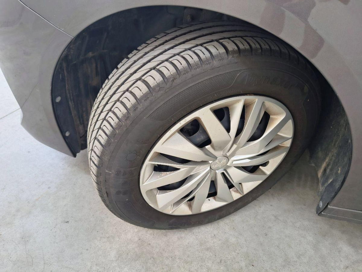 Peugeot 208 PureTech 75 Stop&Start 5 porte Active (19)