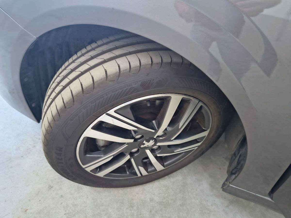 Peugeot 208 PureTech 100 Stop&Start EAT8 5 porte Allure Pack (19)