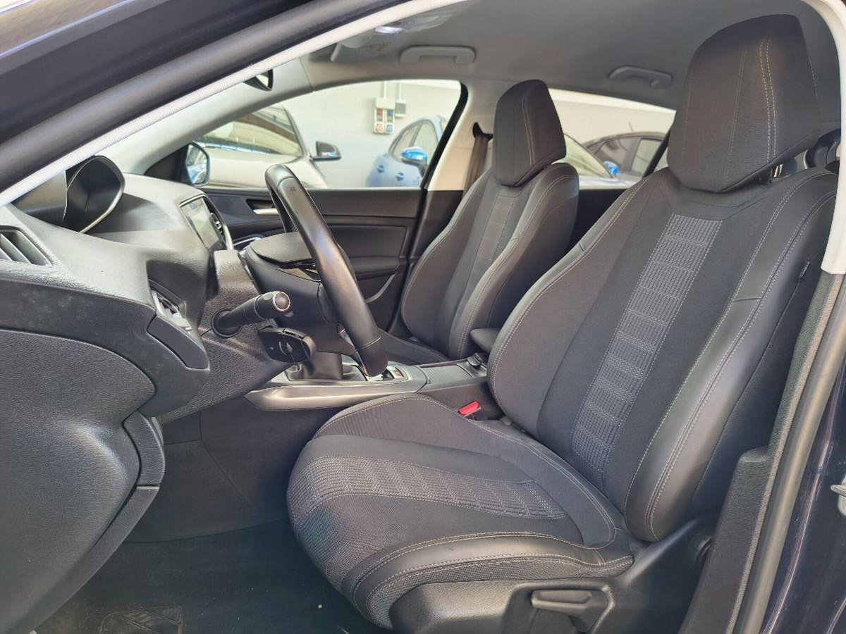 Peugeot 308 PureTech Turbo 130 S&S Allure Pack (15)