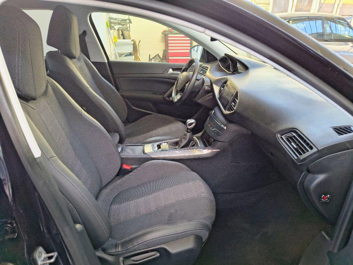 Peugeot 308 PureTech Turbo 130 S&S Allure Pack (9)