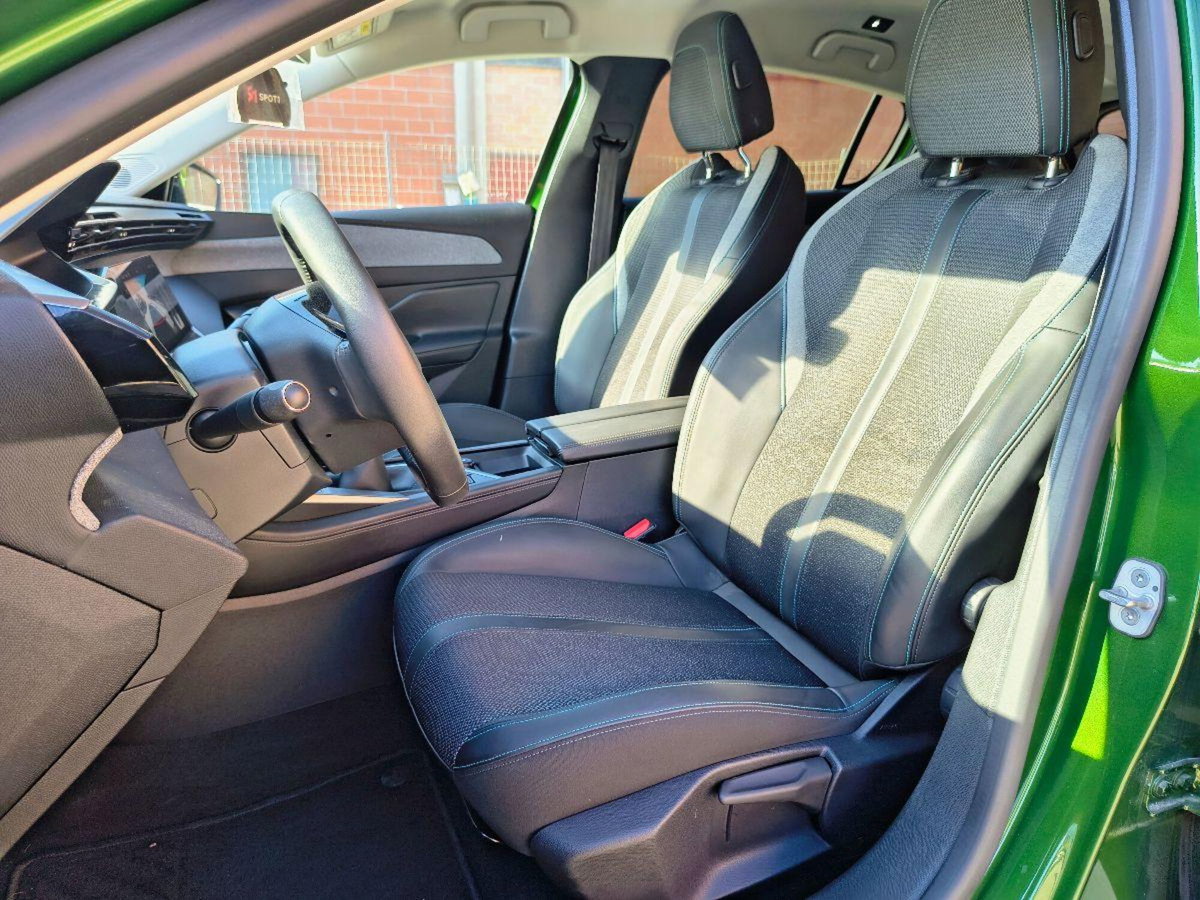 Peugeot 308 PureTech Turbo 130 S&S Allure Pack (16)