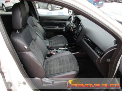 Mitsubishi Outlander 2.0 MIVEC 4WD CVT Intense (2)