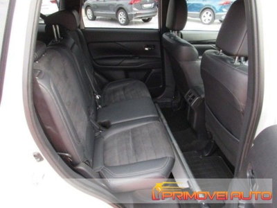 Mitsubishi Outlander 2.0 MIVEC 4WD CVT Intense (3)