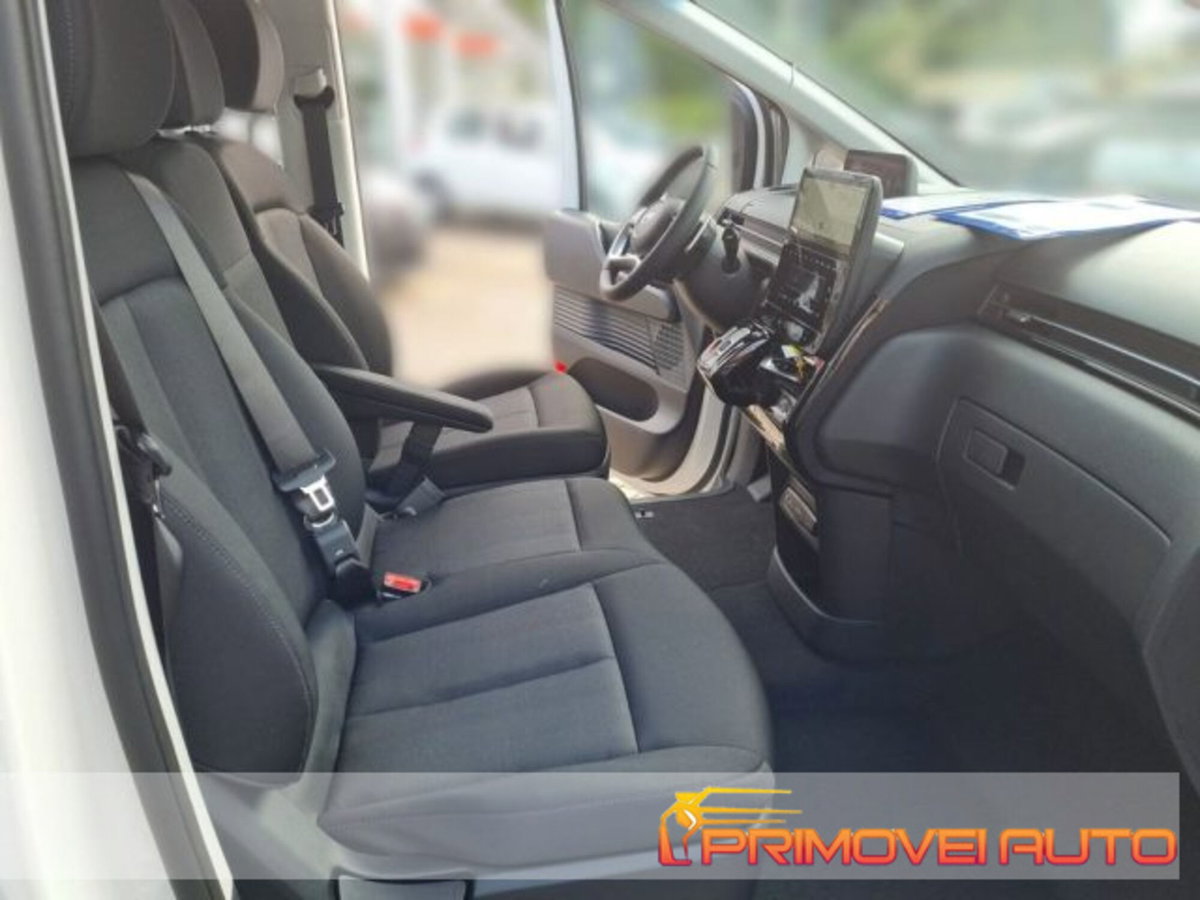 Hyundai Staria 2.2 awd auto (2)