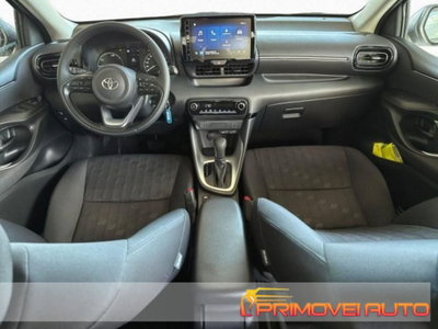 Toyota Yaris 1.5 5 porte Active nuova