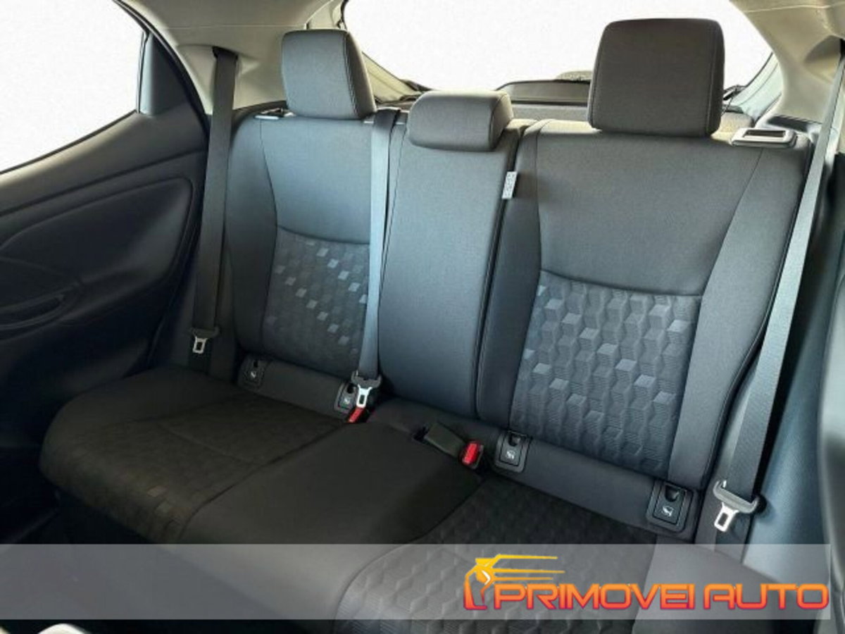 Toyota Yaris 1.5 5 porte Active (4)