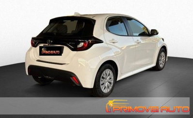 Toyota Yaris 1.5 5 porte Active (6)