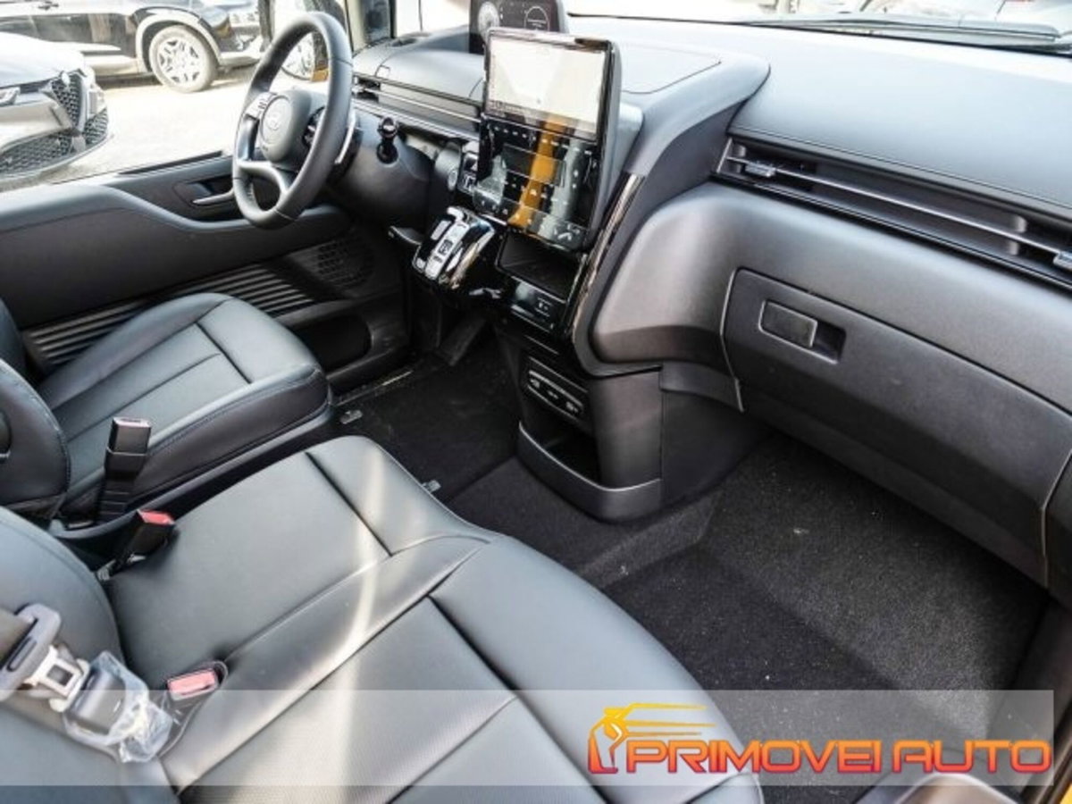 Hyundai Staria 2.2 awd auto (3)