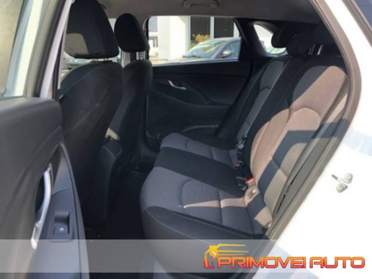 Hyundai i30 1.6 CRDi 5p. Classic (3)