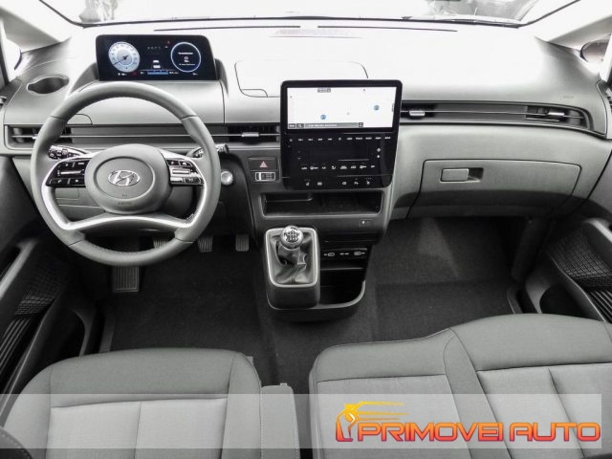 Hyundai Staria 2.2 2wd auto