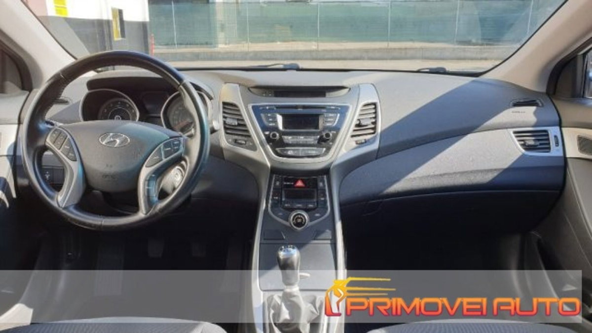 Hyundai Elantra 1.6i cat 4 porte GLS Premium (6)