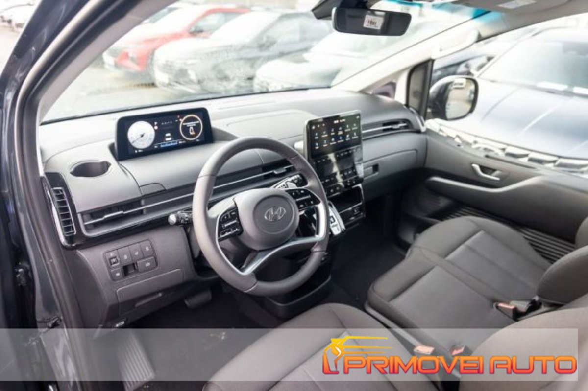 Hyundai Staria 2.2 awd auto