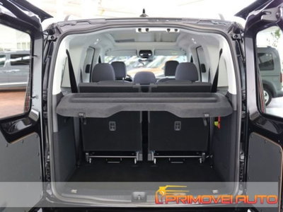 Volkswagen Caddy 1.5 TSI 114 CV DSG Style Maxi (18)