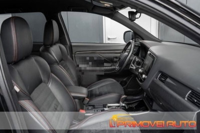 Mitsubishi Outlander 2.0 MIVEC 2WD Intense (2)