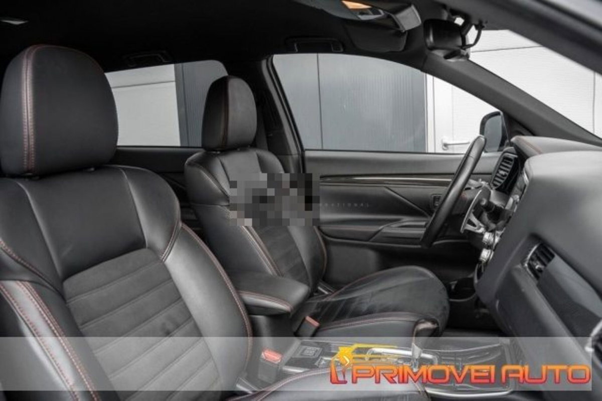 Mitsubishi Outlander 2.0 MIVEC 2WD Intense (3)
